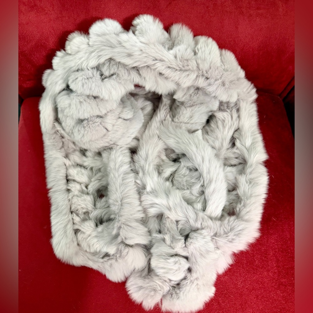 👑✅PRICE FIRM✅ Elegant Gray Rabbit Fur Scarf. NWOT - Picture 3 of 11